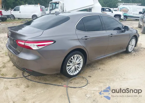 2020 Toyota Camry Xle z USA, uszkodzony, nr VIN 4T1F11AK1LU975967